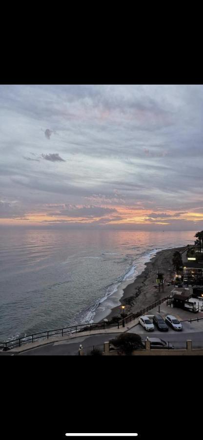 Апартаменты Studio On The Beach Front Малага Экстерьер фото