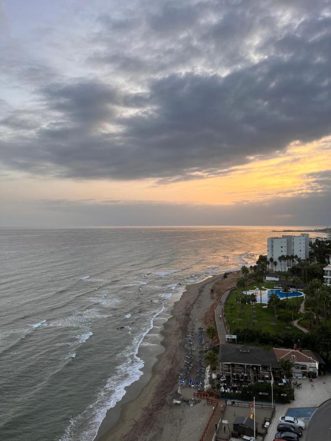 Апартаменты Studio On The Beach Front Малага Экстерьер фото